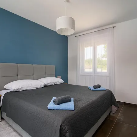 Tempest With Private Pool And Jacuzzi Villa Slivnica