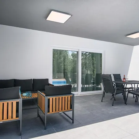 Tempest With Private Pool And Jacuzzi * Slivnica