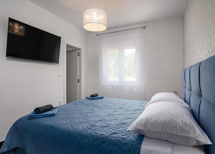 Tempest With Private Pool And Jacuzzi * Slivnica