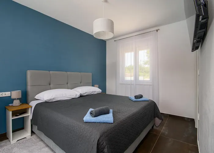 Tempest With Private Pool And Jacuzzi Villa Slivnica