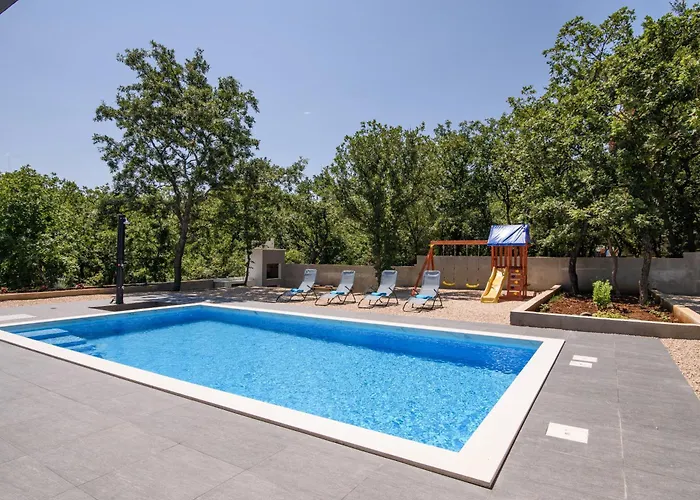 Villa Tempest With Private Pool And Jacuzzi Slivnica