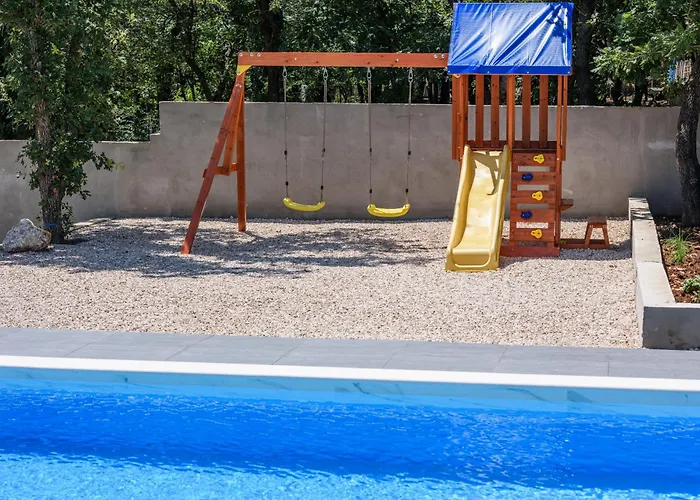 Tempest With Private Pool And Jacuzzi * Slivnica