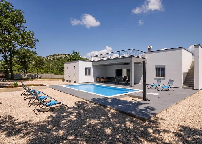 Tempest With Private Pool And Jacuzzi Villa