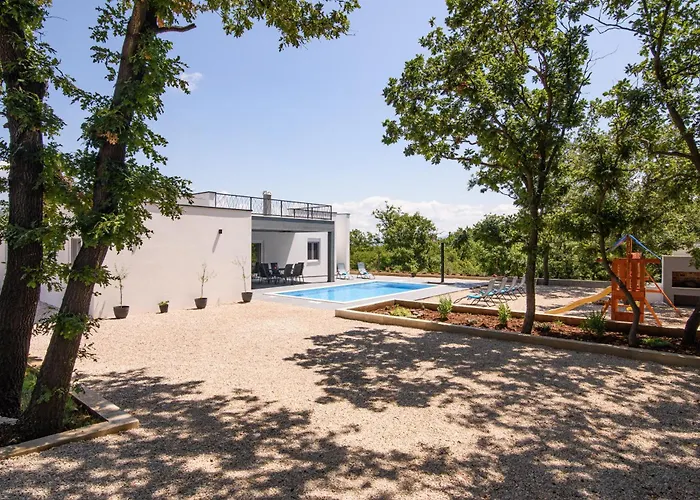 Tempest With Private Pool And Jacuzzi Villa *