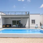 Tempest With Private Pool And Jacuzzi
