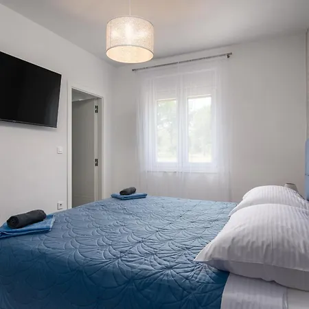 Tempest With Private Pool And Jacuzzi * Slivnica