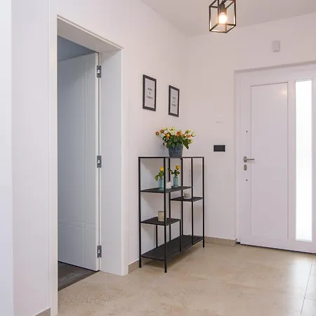 Tempest With Private Pool And Jacuzzi Villa *