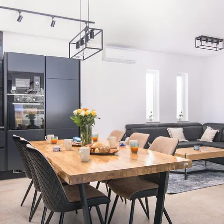 Tempest With Private Pool And Jacuzzi * Slivnica