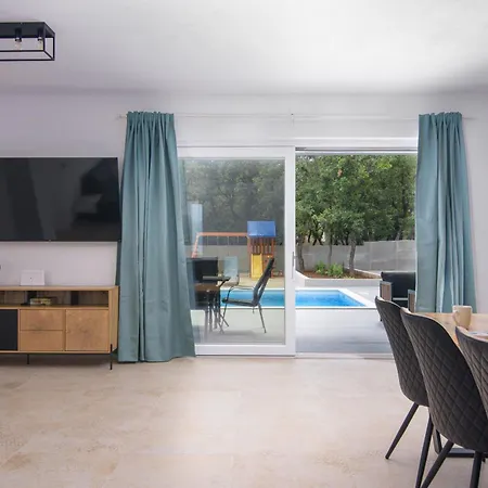 Tempest With Private Pool And Jacuzzi Villa Slivnica