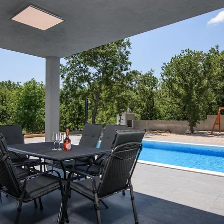 Tempest Private Pool & Jacuzzi Near Zadar