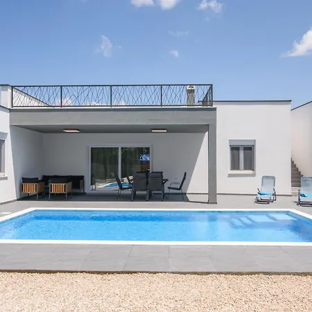 Tempest Private Pool & Jacuzzi Near Zadar