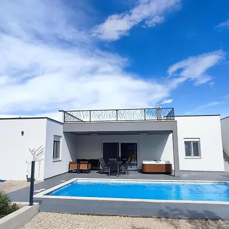 Tempest Private Pool & Jacuzzi Near Zadar *
