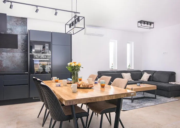 Tempest With Private Pool And Jacuzzi * Slivnica