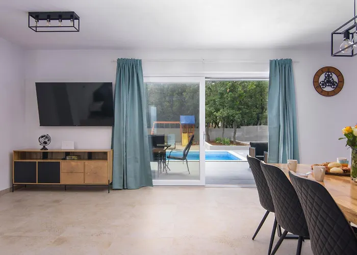 Tempest With Private Pool And Jacuzzi Villa Slivnica